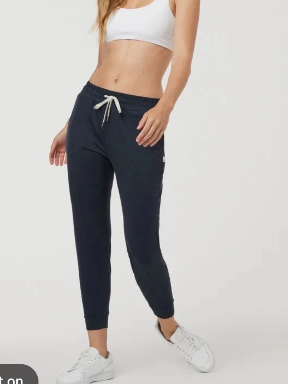 Vuori Performance jogger in midnight blue. S